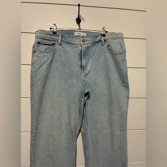 Abercrombie Low Rise 90s Straight Light Wash Blue Size 33/16R - Picture 10 of 15